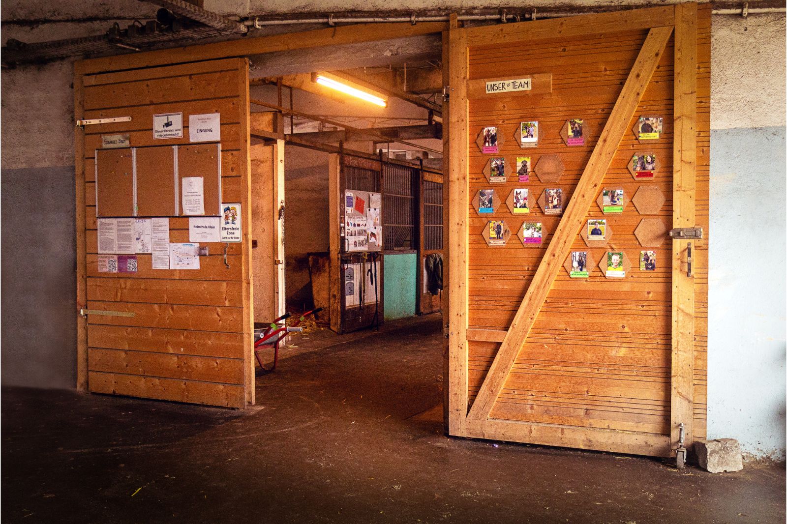 Reitschule-Klein-Berlin-Reitunterricht-Reitabzeichen-Reiterferien-Reiten-lernen-Stall-Schulpferde-3