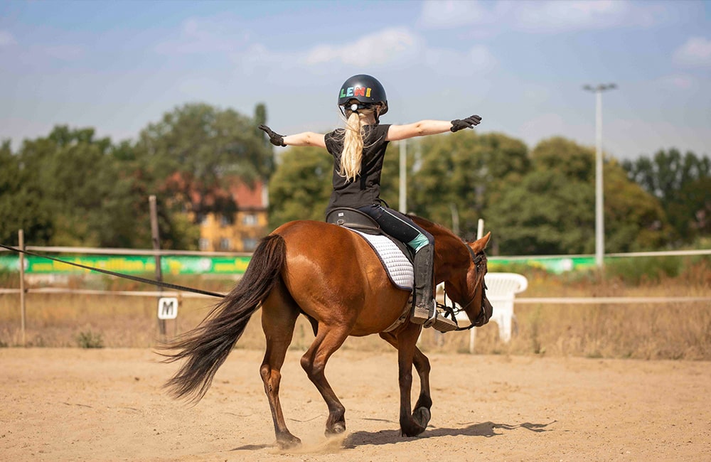 Reitschule-Klein-Berlin-Reitunterricht-Reiten-lernen-Reitstunde-Pferde-Kinderreiten-Ponyreiten-1-min
